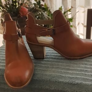 C.H. Bass & Co.  Leather ankle boots Size 7